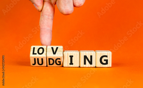 Foto Loving or judging symbol