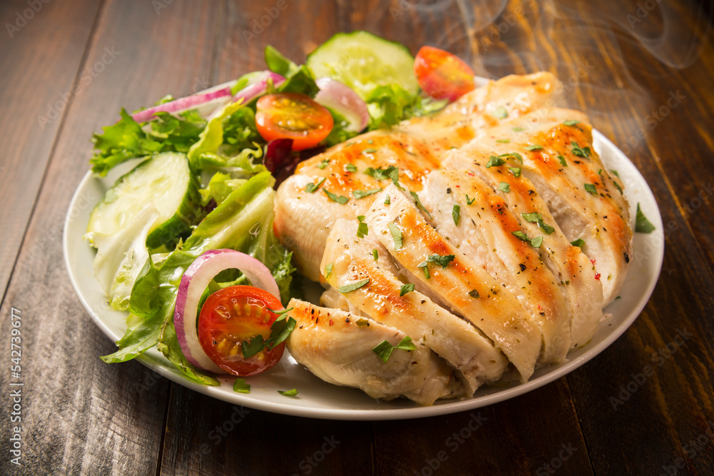 pechuga de pollo con ensalada pechuga de pollo con ensalada