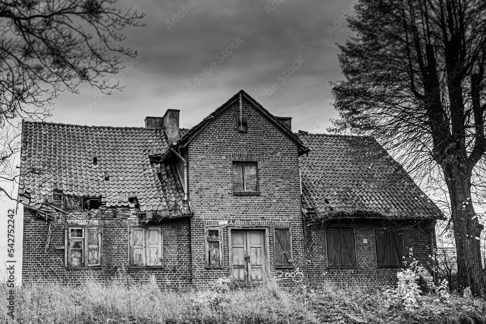Obraz premium dom stary