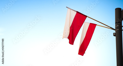 Polska flaga na maszcie, biało-czerwona flaga, Polska, 11 listopada, 3 maja, święto narodowe	 photo