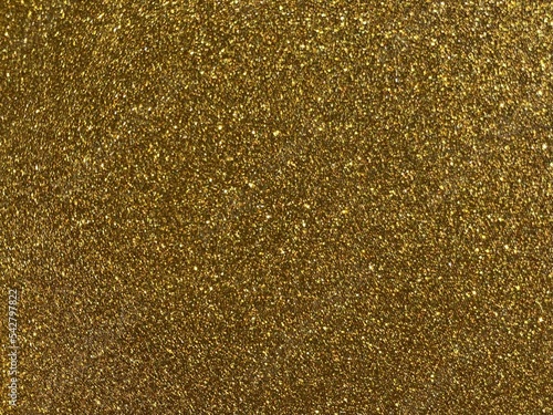 A uniformly golden iridescent surface