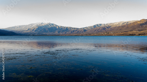 Obraz na plátně lake in front of mountains Escaba dam