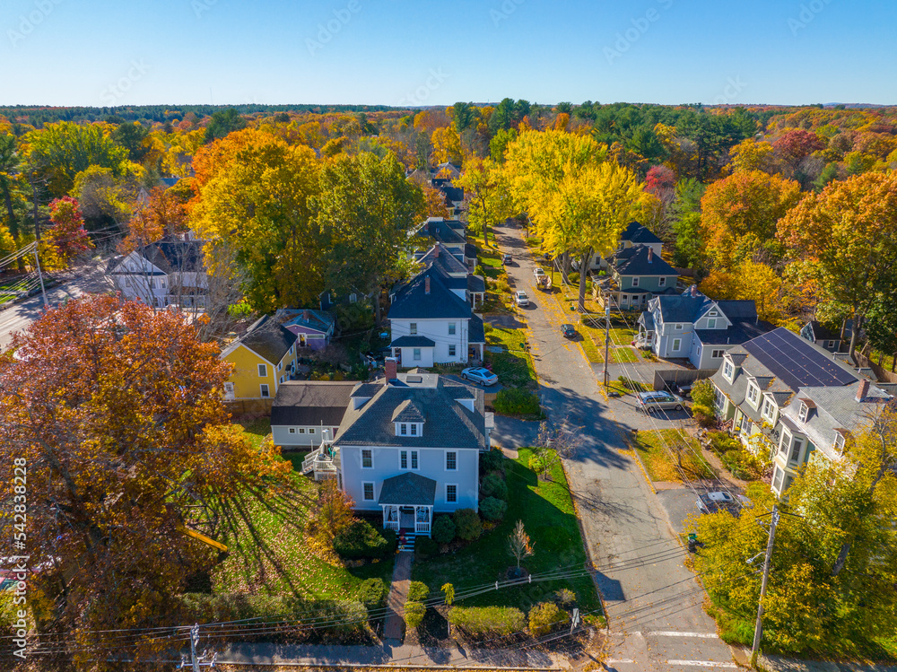 Obraz premium Historic residential house aerial view in fall on Highland Street at Church Street in West Concord, town of Concord, Massachusetts MA, USA.