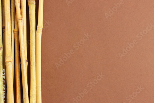 Eco bamboo on brown background. Concept, natural material organic cutlery, zero waste, eco-friendly, copyspace (ID: 542852416)