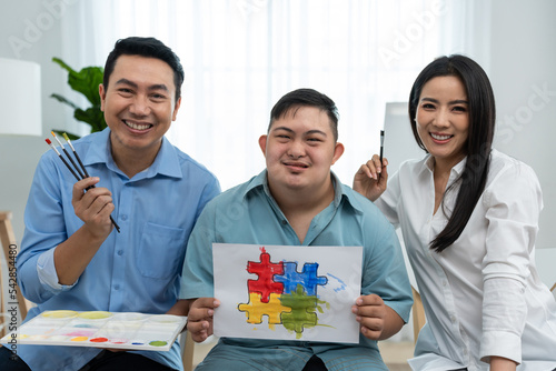 Foto Portrait of Asian happy family, parents draw picture with young son
