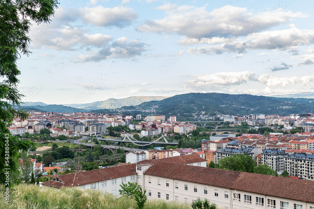 Obraz premium Panorama view of the skyline of the Galician city of Ourense as seen from the outskirts, with the three main bridges to be recognized.