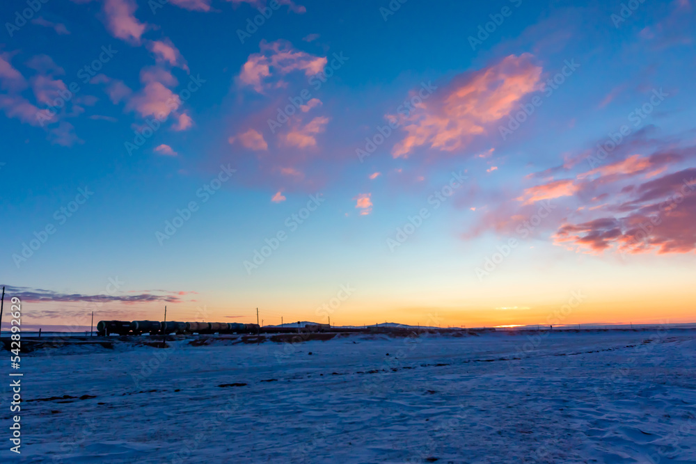 真冬のモンゴルで見た、夜明けと日の出の時間が近づく空