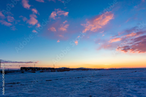 真冬のモンゴルで見た、夜明けと日の出の時間が近づく空 © 和紀 神谷