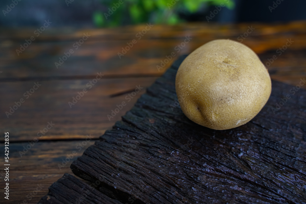 Raw potato diet. Fresh potatoes on wooden floor . Space for messages . Raw potatoes that can be used in many dishes. Raw potato diet. Fresh potatoes on wooden floor . Space for messages . Raw potatoes that can be used in many dishes.