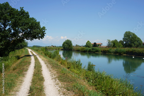 Landscape along the cycleway of Sile river in Venice province © Claudio Colombo