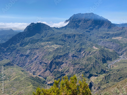 Vue sur le Piton des neiges sur l   le de la R  union