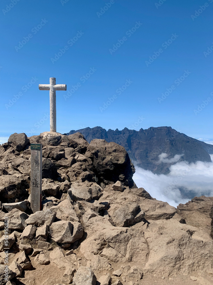 Sommet du grand Bénare sur l'île de la Réunion Sommet du grand Bénare sur l'île de la Réunion