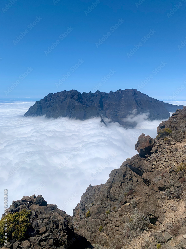 Vue sur la Piton des neige sur l'île de la Réunion Stock Photo Adobe