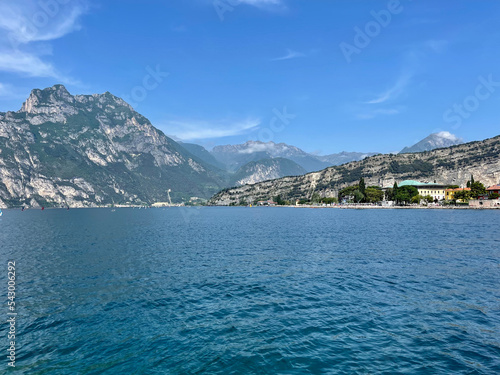Passeggiando ed ammirando il Lago di Garda - Italia