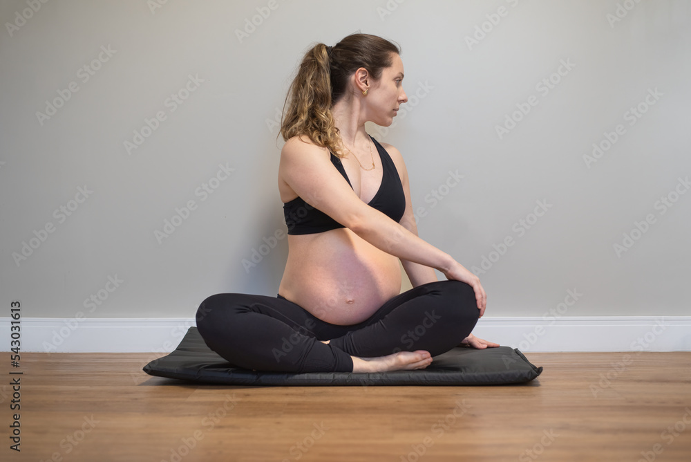Pregnancy exercises - Torso rotation Pregnancy exercises - Torso rotation