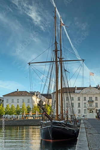 Fototapete Modern brigantine moored in Copenhagen, Denmark.
