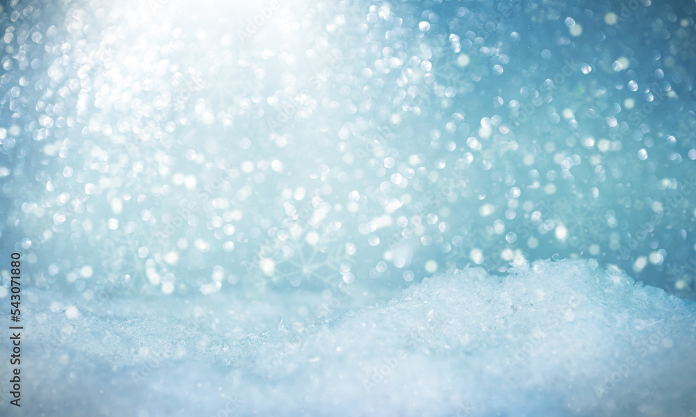 Obraz premium Defocus light winter background with snow