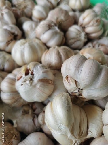 garlic on the market