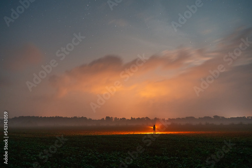 Cuadro en lienzo sunset over the field