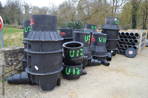Cuves et canalisations pour un chantier de voirie. 