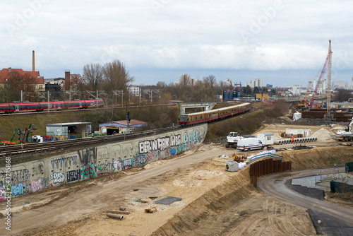 Bau der Autobahnbrücke in Berlin Treptow zur Verlängerung der A100 photo