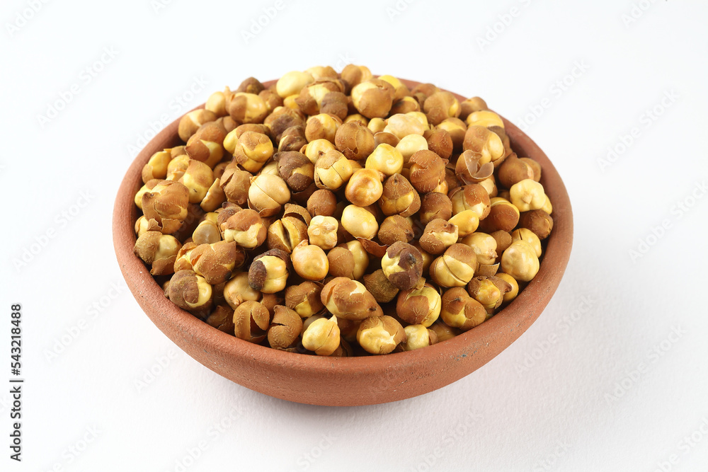 Roasted chickpeas in a terracotta bowl on a white background Roasted chickpeas in a terracotta bowl on a white background