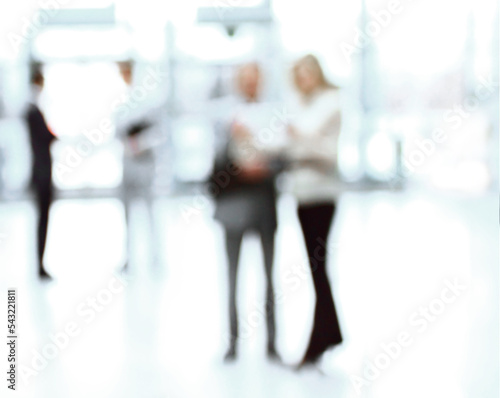 Obraz na płótnie blurry image of a group of business people standing in the office w salonie