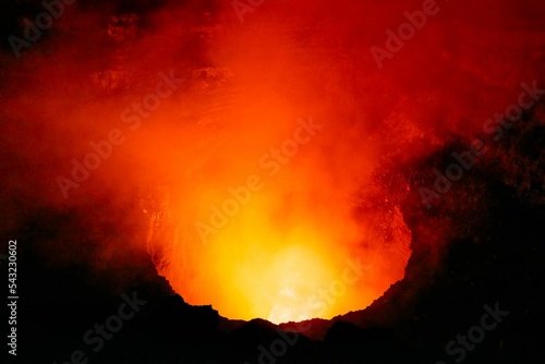 Foto Closeup shot of an exploding Masaya volcano crater, Nicaragua