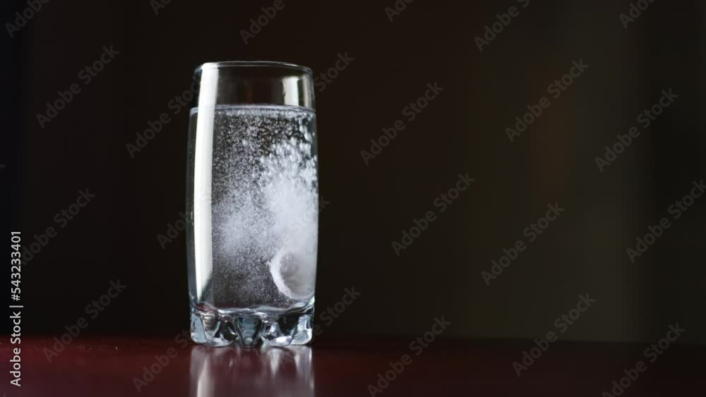 A soluble tablet for colds, treatment. Throw an effervescent tablet