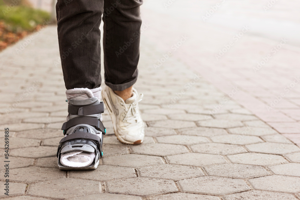 Orthopedic walking Boots. Woman with Ankle Injury, fracture or ankle  sprain. Busted Ankle Brace broken leg, short leg cast, splint for treatment  of injured woman leg Stock Photo | Adobe Stock