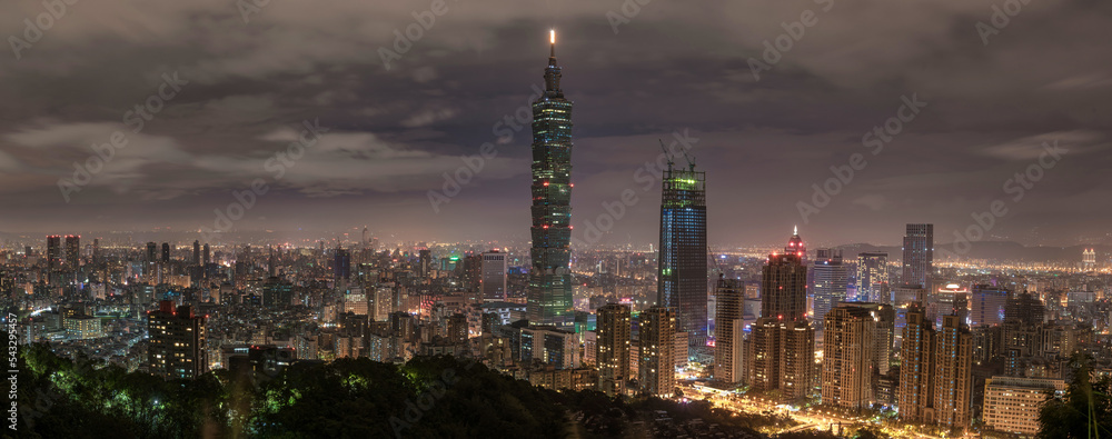 Fototapeta premium Taipei, Taiwan. Night Panorama. Skyline. Cityscape. Taipei 101 Taipei World Financial Center in Background.