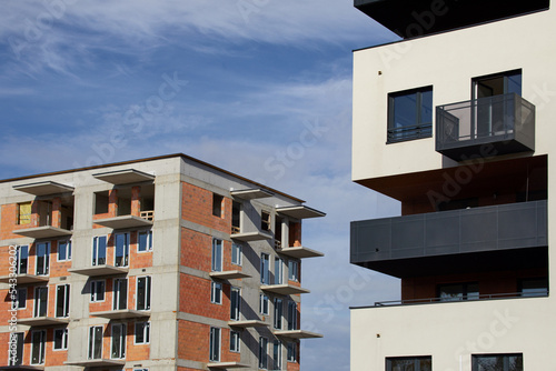 Wallpaper Mural Budowa nowego apartamentowca fasada w trakcie budowy i nowo wybudowana. Torontodigital.ca