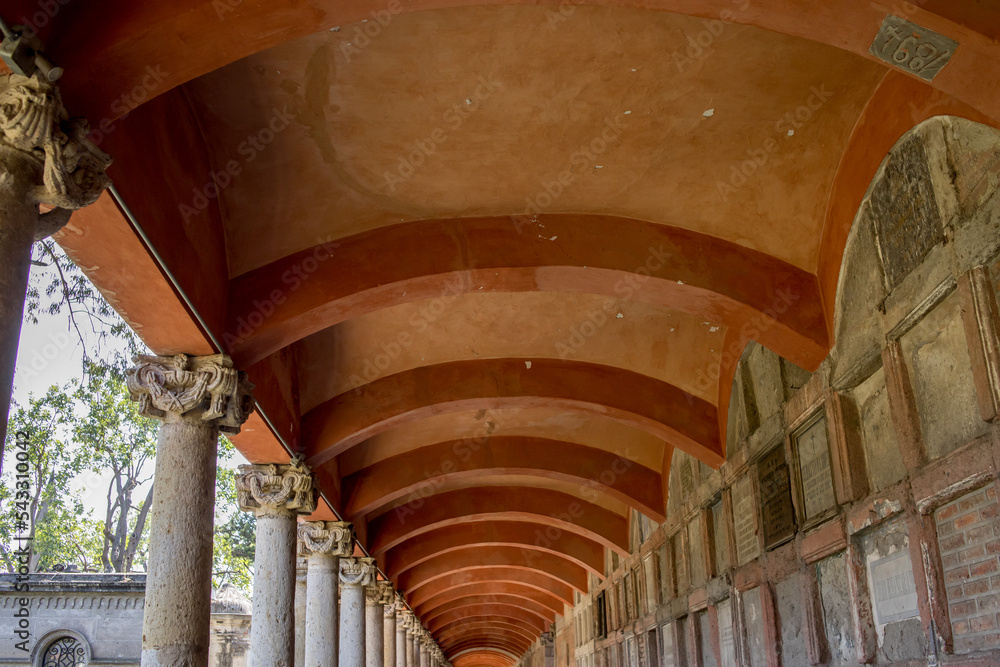 Tumbas del cementerio de Belén en dia de muertos en Guadalajara Jalisco