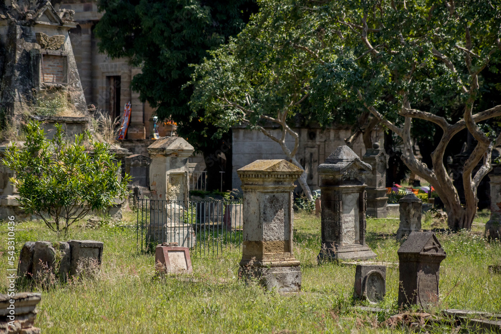Tumbas del cementerio de Belén en dia de muertos en Guadalajara Jalisco