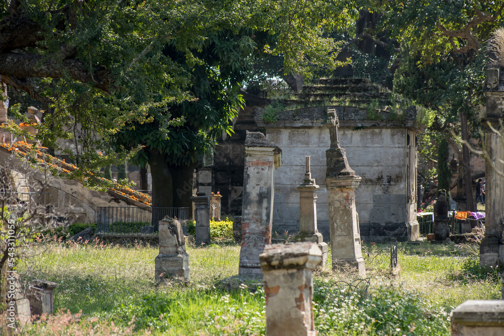 Tumbas del cementerio de Belén en dia de muertos en Guadalajara Jalisco