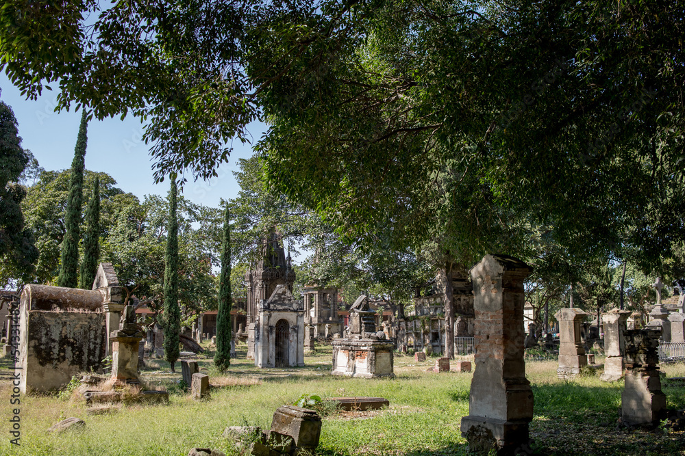 Tumbas del cementerio de Belén en dia de muertos en Guadalajara Jalisco