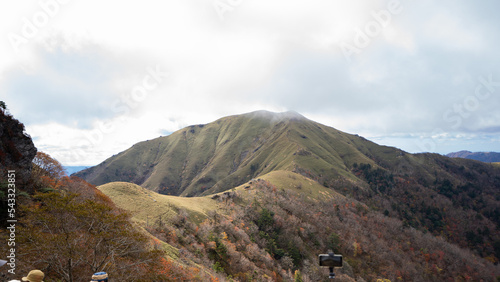 剣山の登山道から見る次郎笈