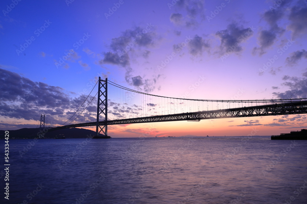 Obraz premium 小春日和の明石海峡大橋