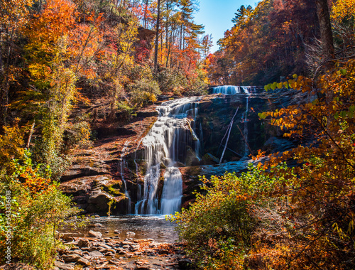 Fototapeta Naklejka Na Ścianę i Meble -  Waterfall in Autumn 