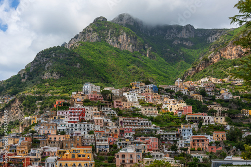 Canvas Print The picturesque small Italian town of Positano, descending from the terraces from the mountains to the Mediterranean Sea
