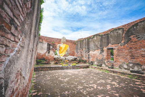 Obraz na płótnie Beautiful scenery in Wat Lokayasutharam, Ayutthaya, Thailand. w salonie
