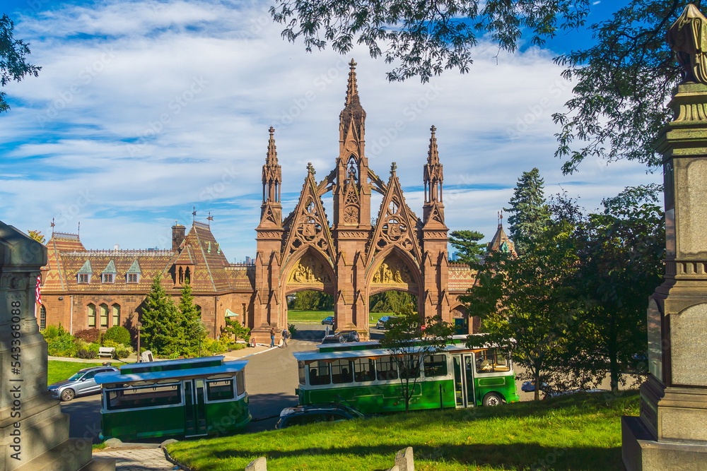 View of Green Wood cemetery in Brooklyn with Manhattan city skyline - obrazy, fototapety, plakaty 