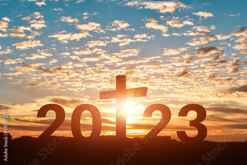 Tableau sur toile Silhouette of Christian cross with 2023 years at sunset background
