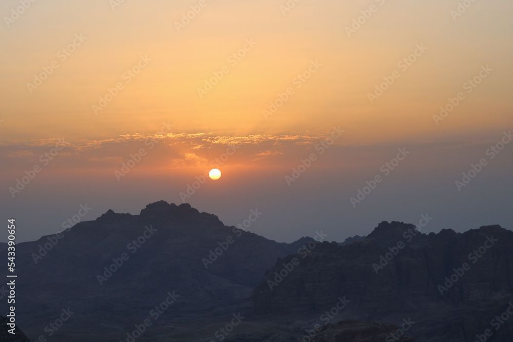 Obraz premium beautiful sky at sunset on the mountains of jordan