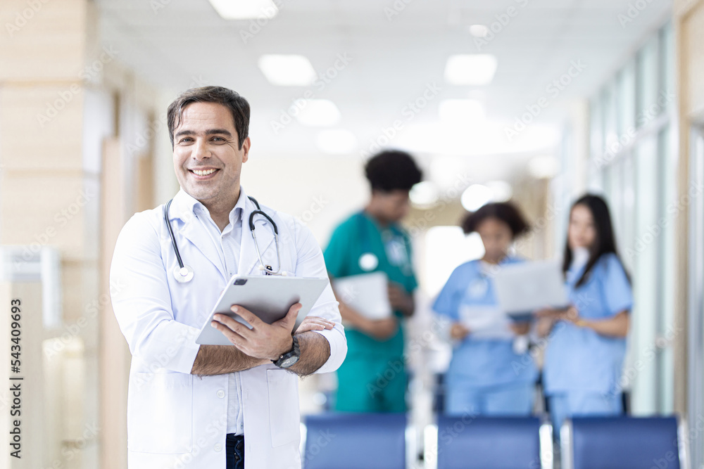 Confident in placing doctors and hospitals with crossed arms and a team of doctors working behind the scenes. Confident in placing doctors and hospitals with crossed arms and a team of doctors working behind the scenes.