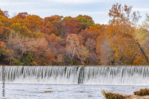 Fototapeta Naklejka Na Ścianę i Meble -  Overcast view of the fall color of Grand Falls