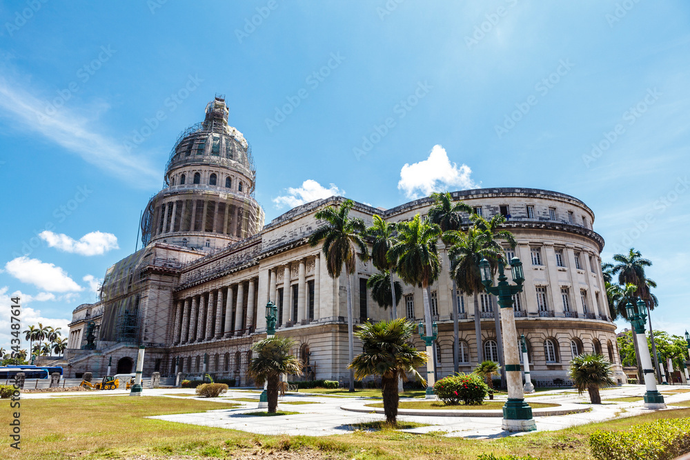 Obraz premium The Capitol in Havana under restoration, Havana, Cuba, North America