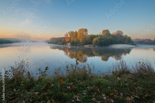 Fototapeta Naklejka Na Ścianę i Meble -  morning fog on the river