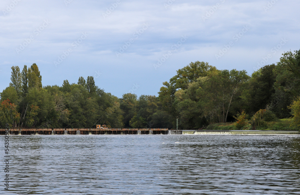 Naklejka premium Centre - Indre-et-Loire - Chisseaux - Travaux sur le barrage à aiguilles