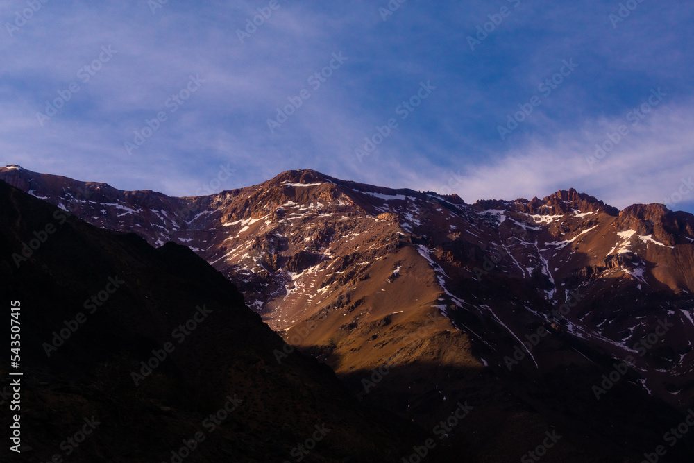 vista panoramica de montaña en patagonia chilena